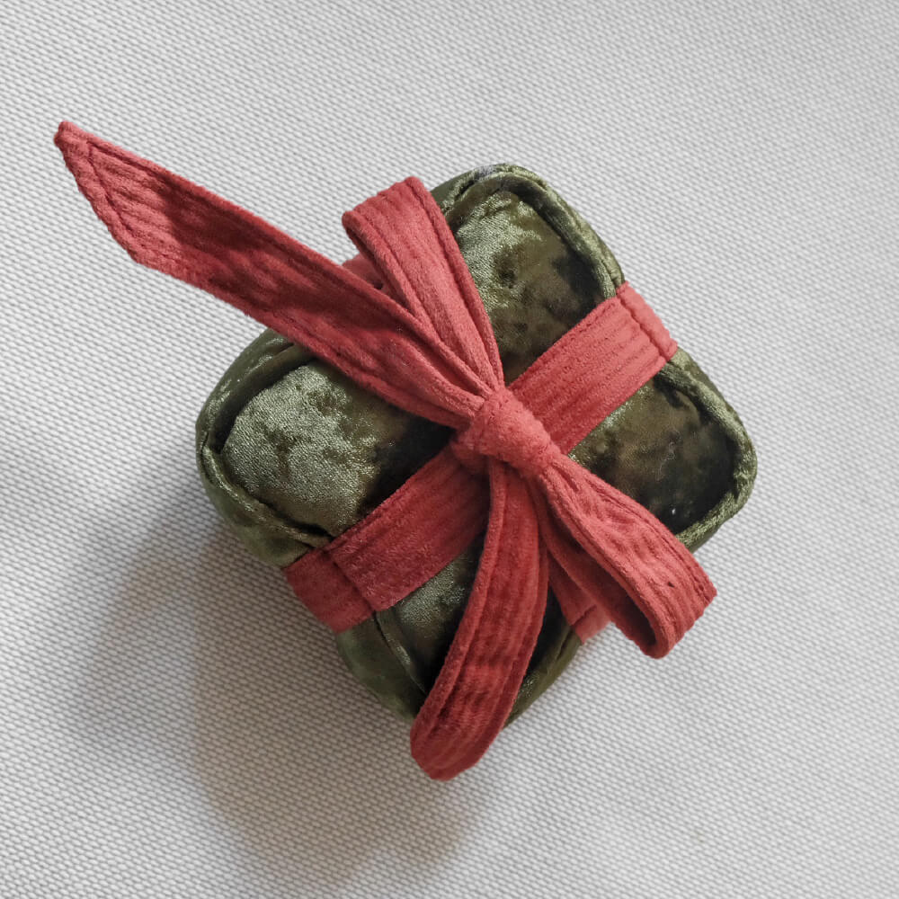 Lambwolf Holiday Box Toy