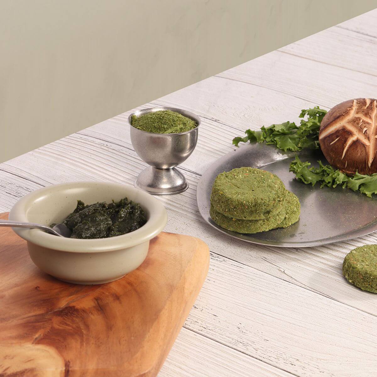 Arlo Kitchen Detox Veggie Patties and the ingredients around it.