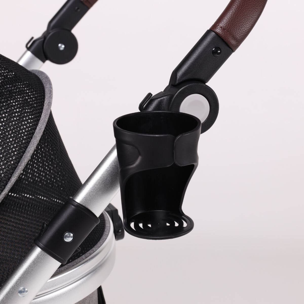 Bernd Pets Prime V2 with ISOFIX Glacier Grey cup holder against a white background