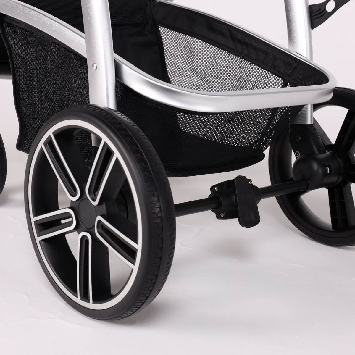 Wheels of the Bernd Pets Prime V2 with ISOFIX Glacier Grey against a white background.