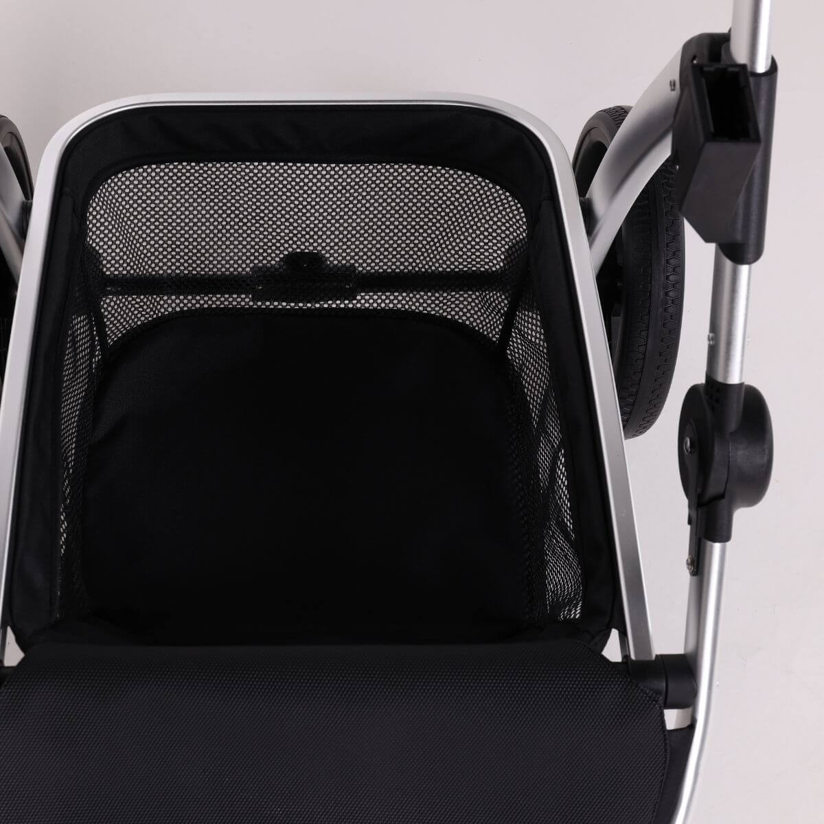 Bernd Pets Prime V2 with ISOFIX Glacier Grey against a white background.