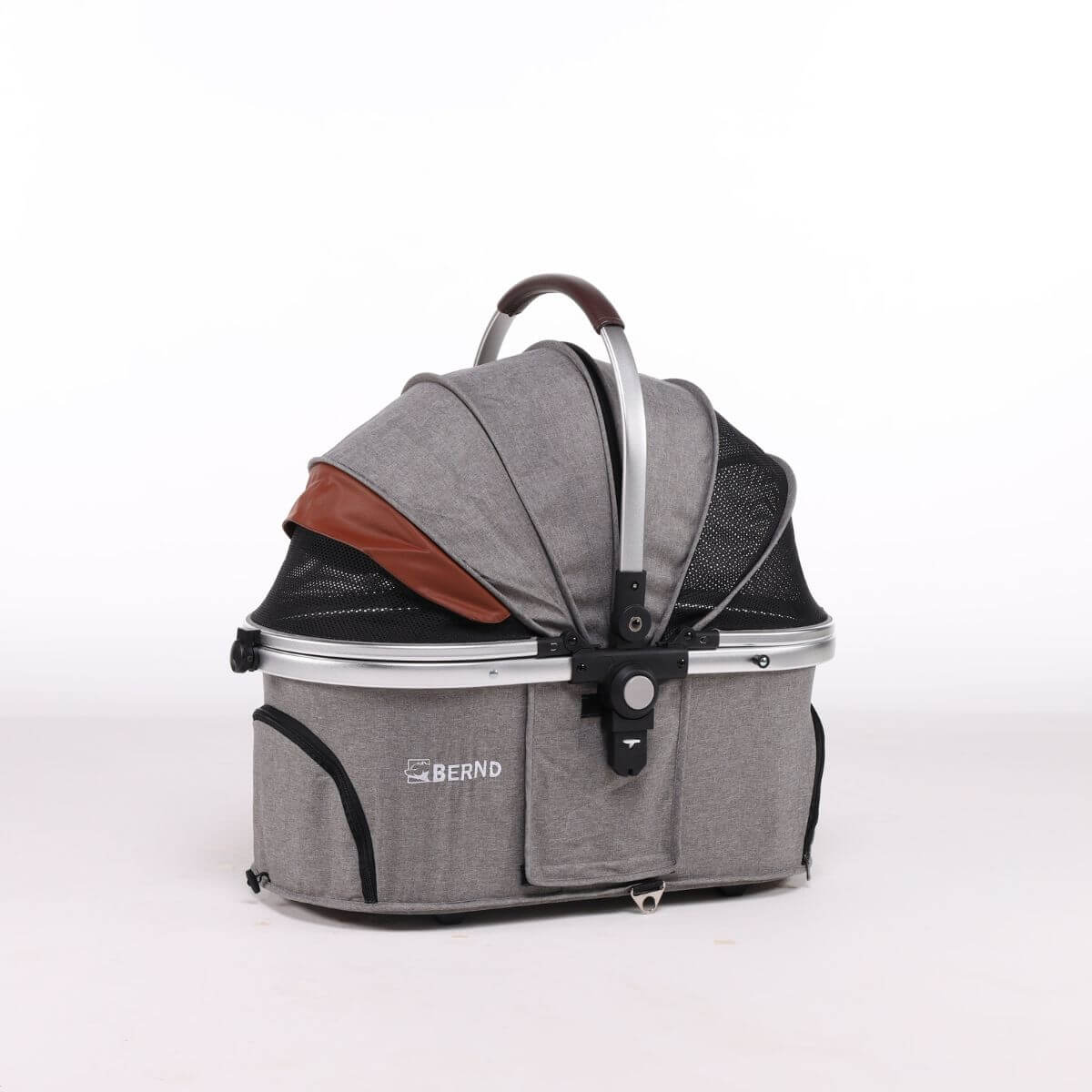 Bernd Pets Prime V2 with ISOFIX Glacier Grey against a white background detached from stroller frame.
