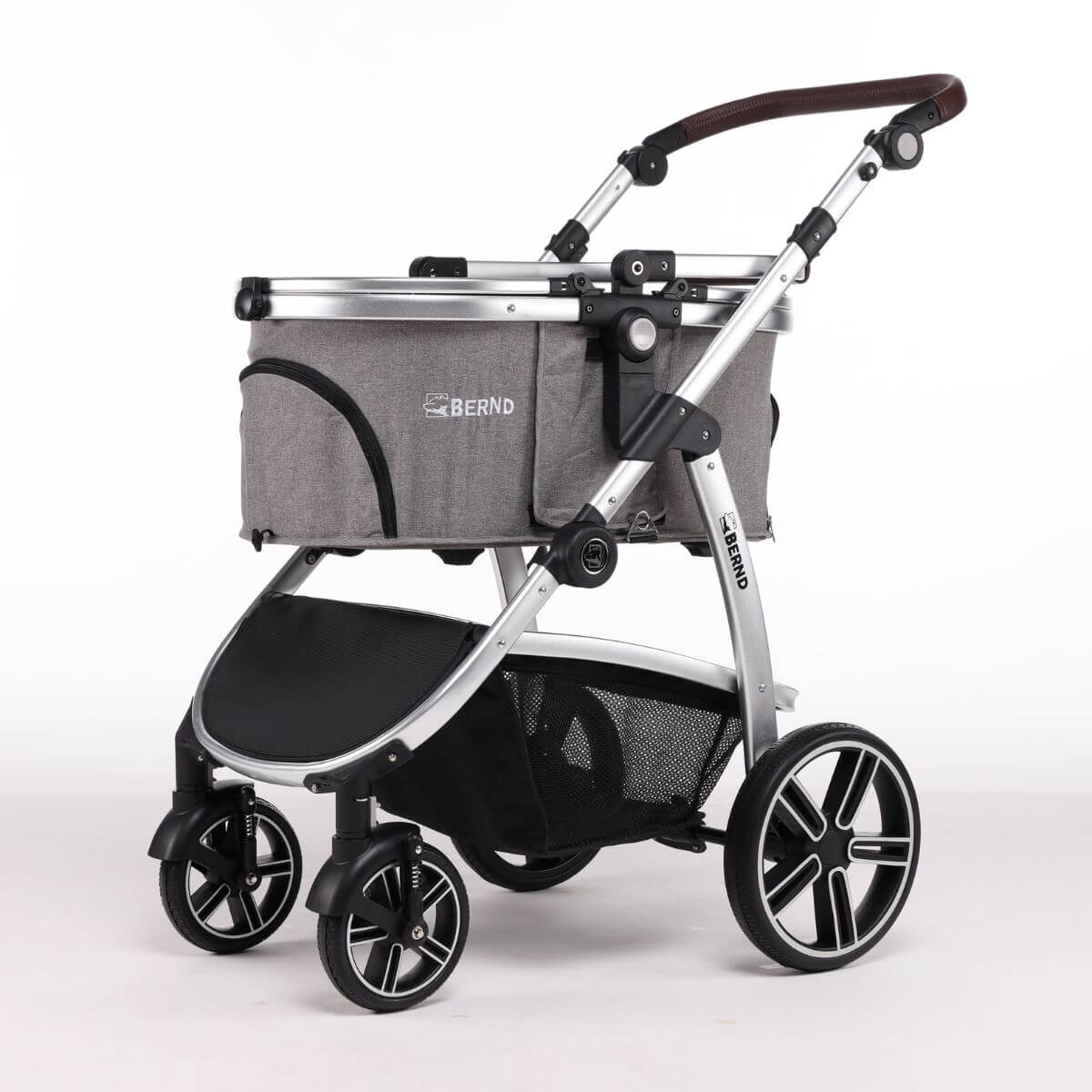 Bernd Pets Prime V2 with ISOFIX Glacier Grey against a white background without canopy.