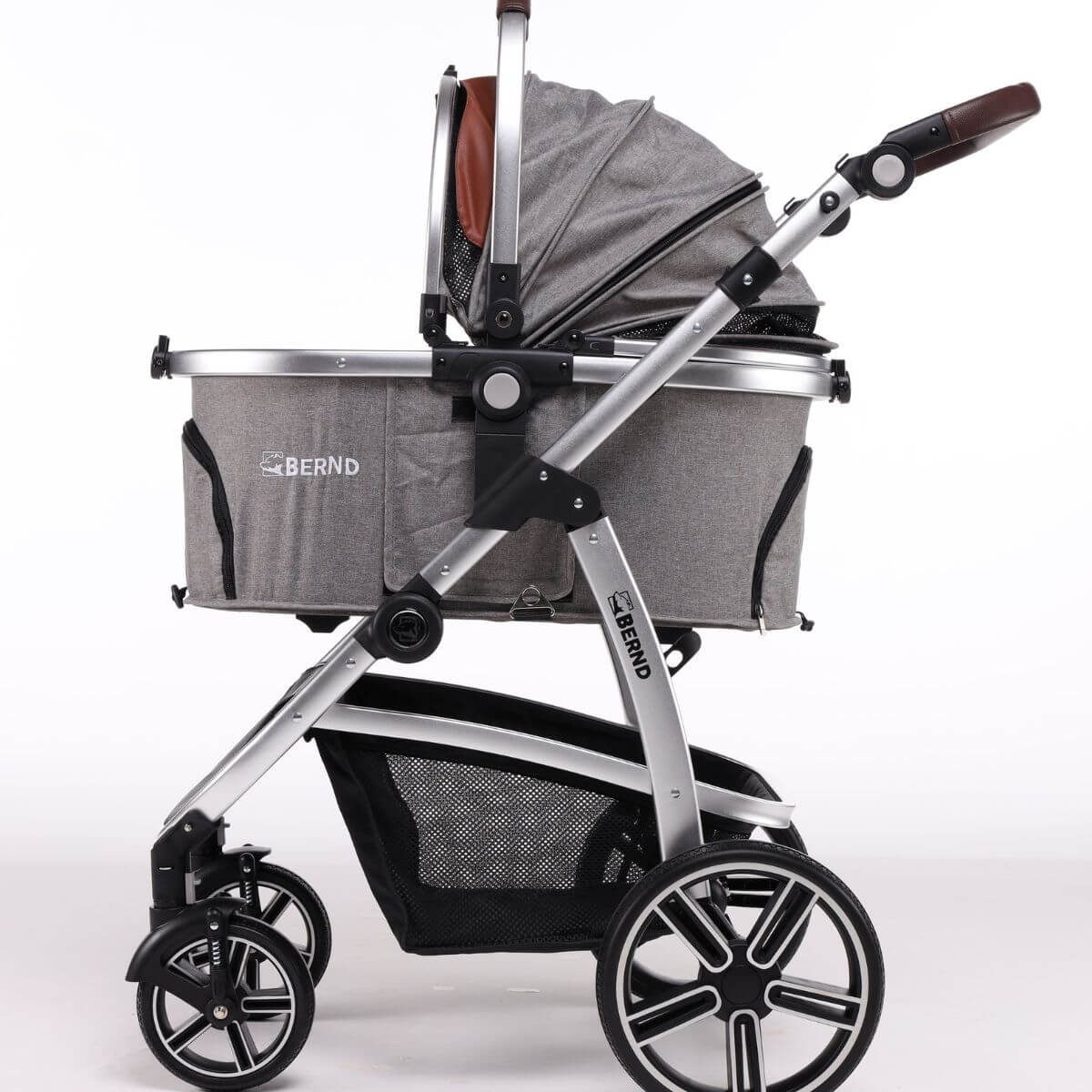 Bernd Pets Prime V2 with ISOFIX Glacier Grey against a white background.