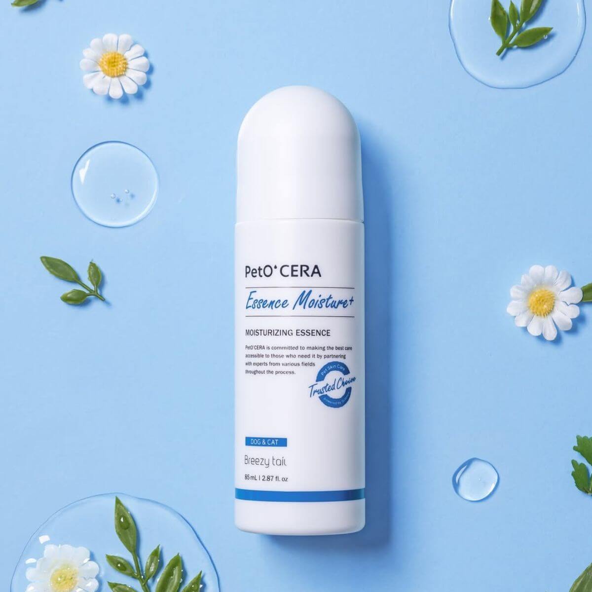 PetO'CERA Essence Moisture Plus against a blue background with petals beside it.