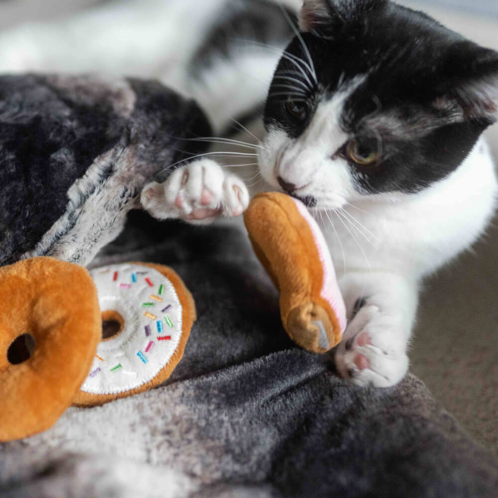 PLAY Feline Frenzy | Kitty Kreme Doughnuts