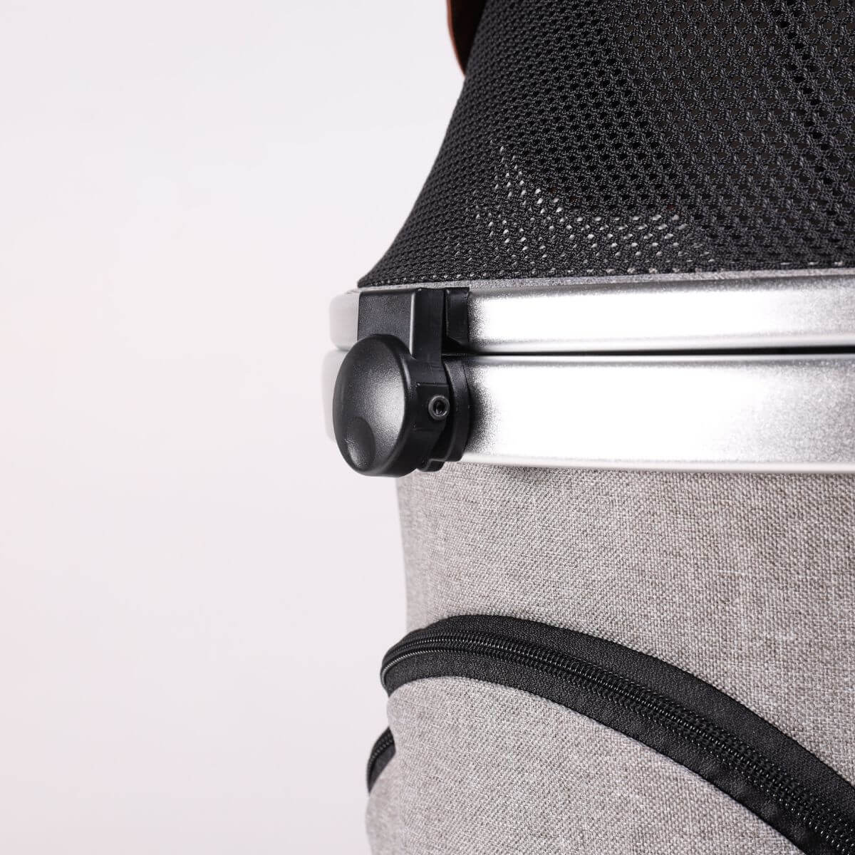 Bernd Pets Prime V2 with ISOFIX Glacier Grey against a white background.