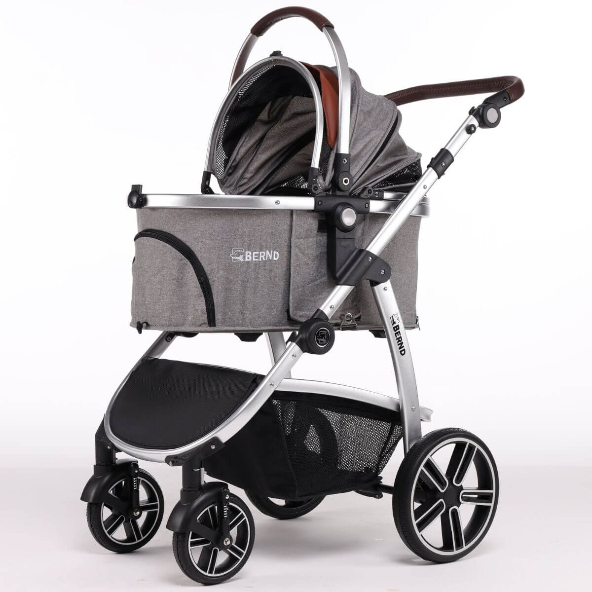 Bernd Pets Prime V2 with ISOFIX Glacier Grey against a white background with partially opened and closed canopy.