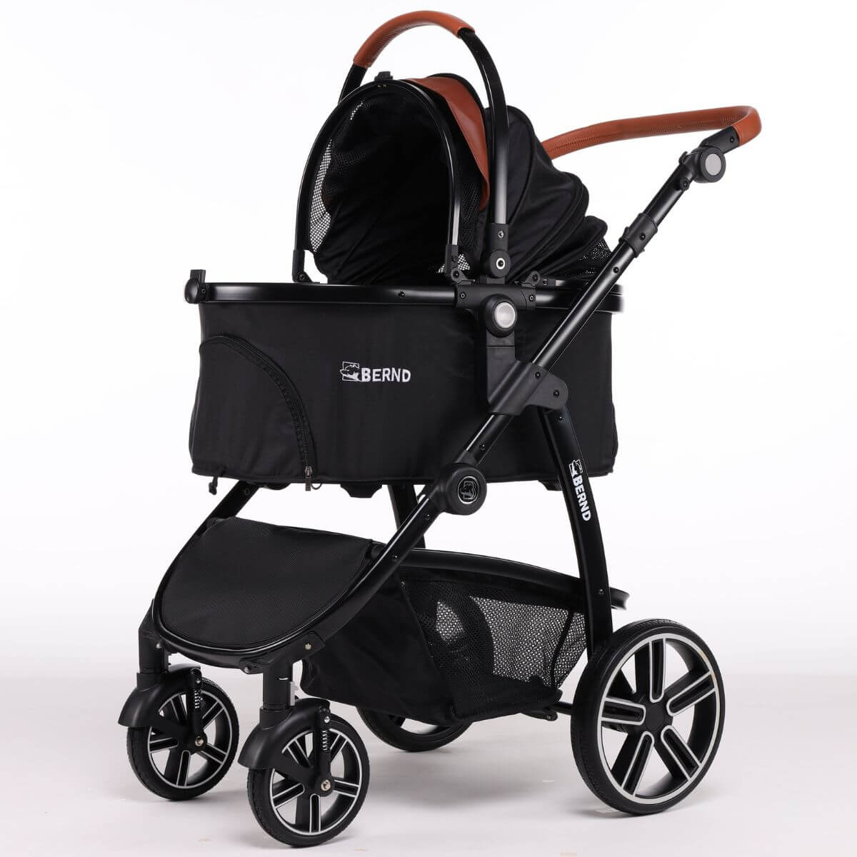 Bernd Pets Prime V2 with ISOFIX Raven Black against a white background.
