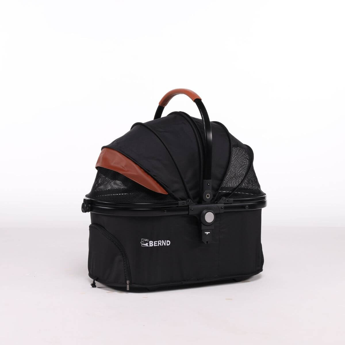 Bernd Pets Prime V2 with ISOFIX Raven Black against a white background.