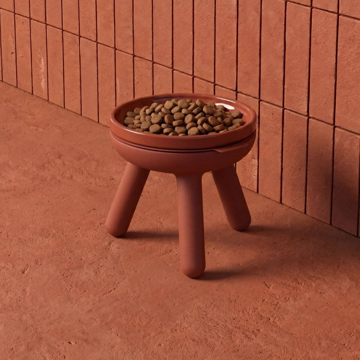 inherent outdoor oreo table brick with kibble in the bowl, against a terracotta background.