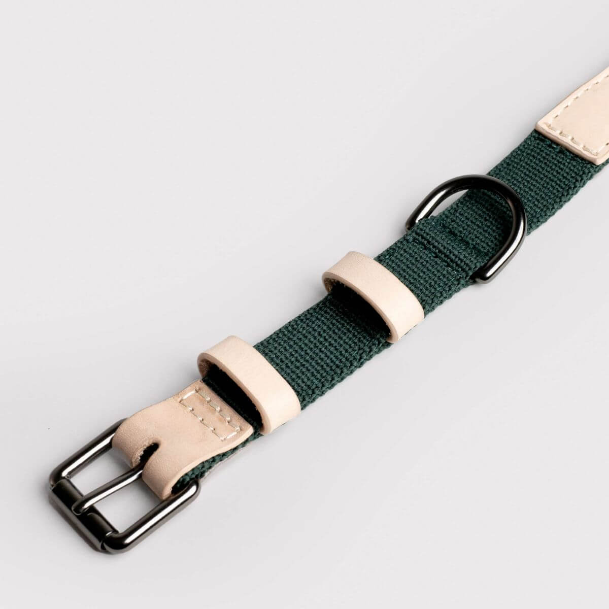 Masimalo Collar in Natural / Pine against a white background.