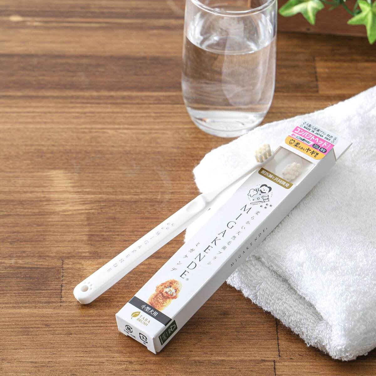 MIGAKENDE Goat Hair Bristle ToothBrush Compact Head Type lifestyle image.