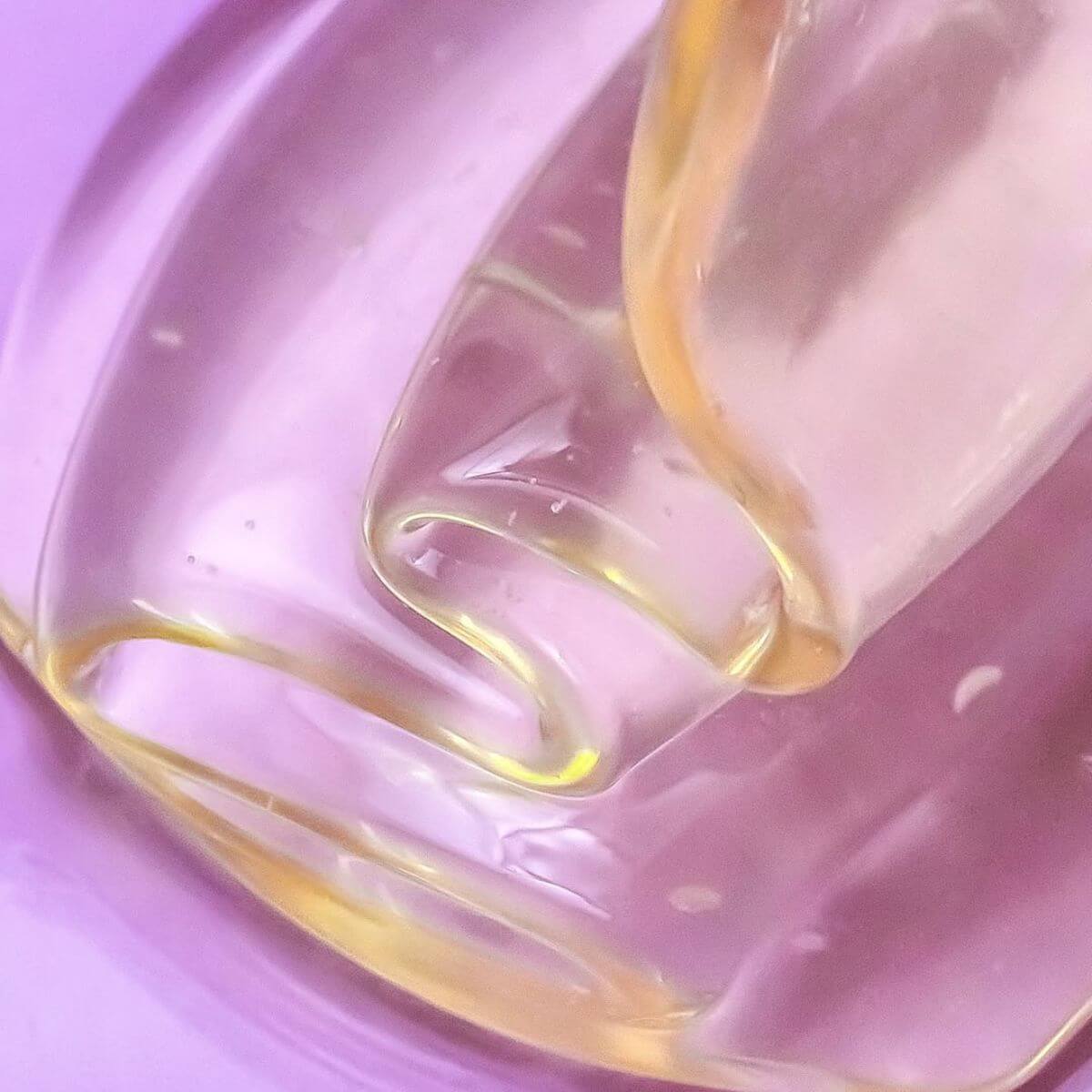 PetO'CERA Body Wash Nourishing texture on a pink background.