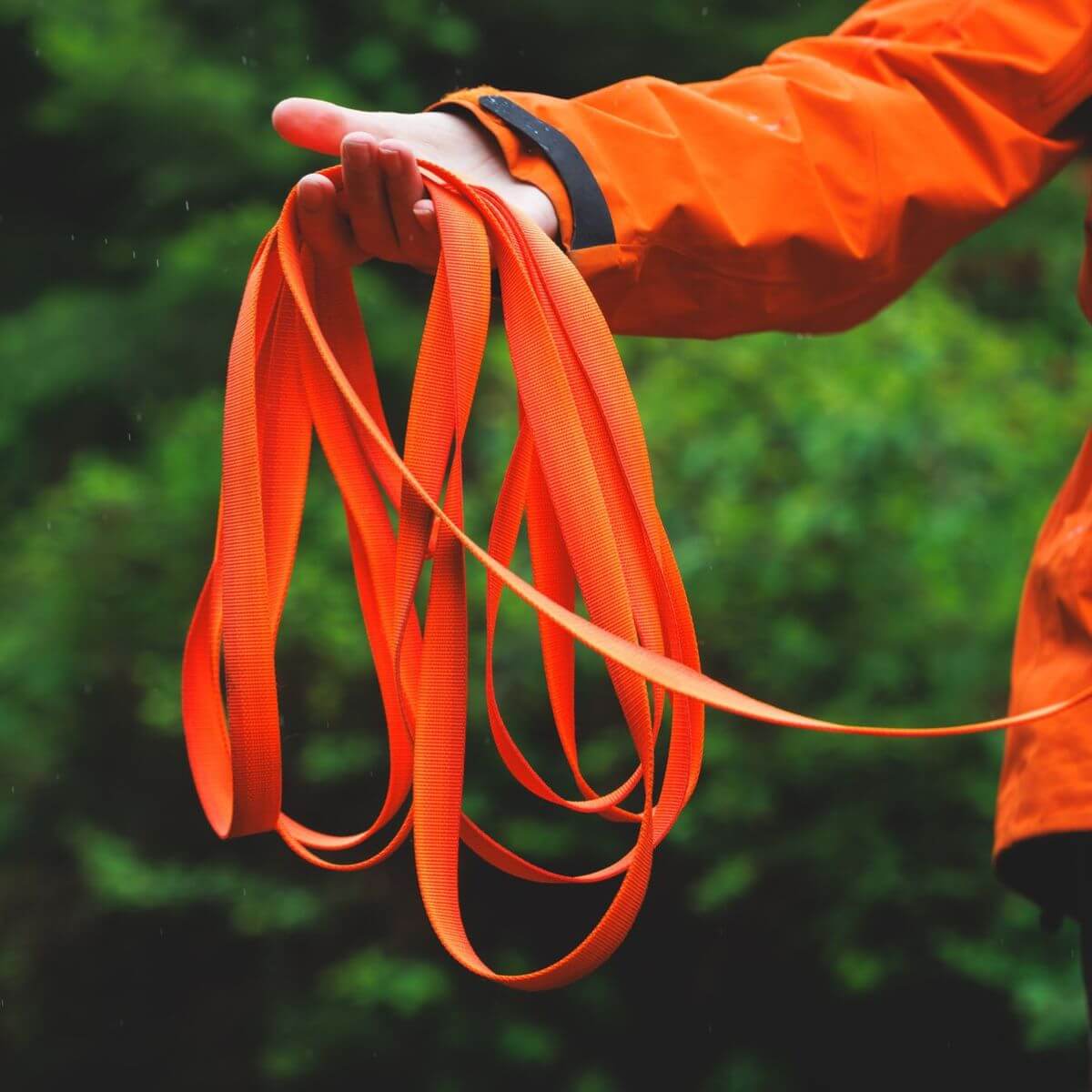 Ruffwear Rogue Long Line in blaze orange from the off-cadence collection. 
