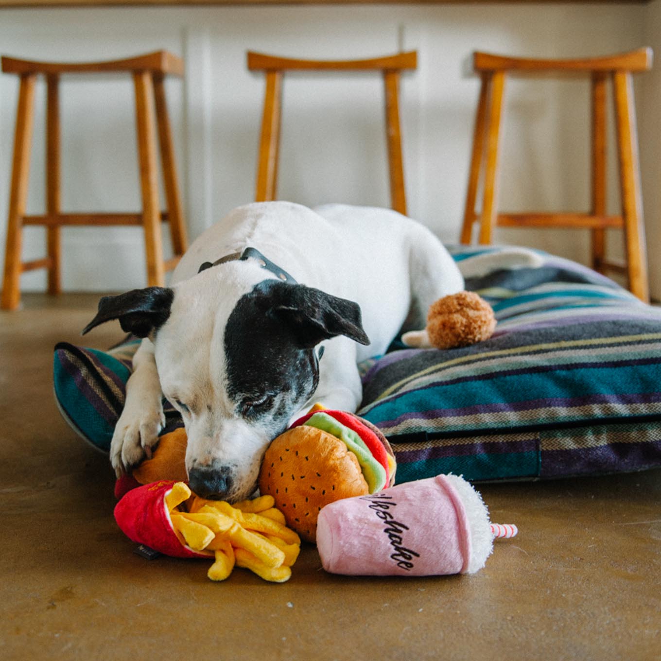 PLAY American Classic Barky Burger Plush Toy - Vanillapup Online Pet Store